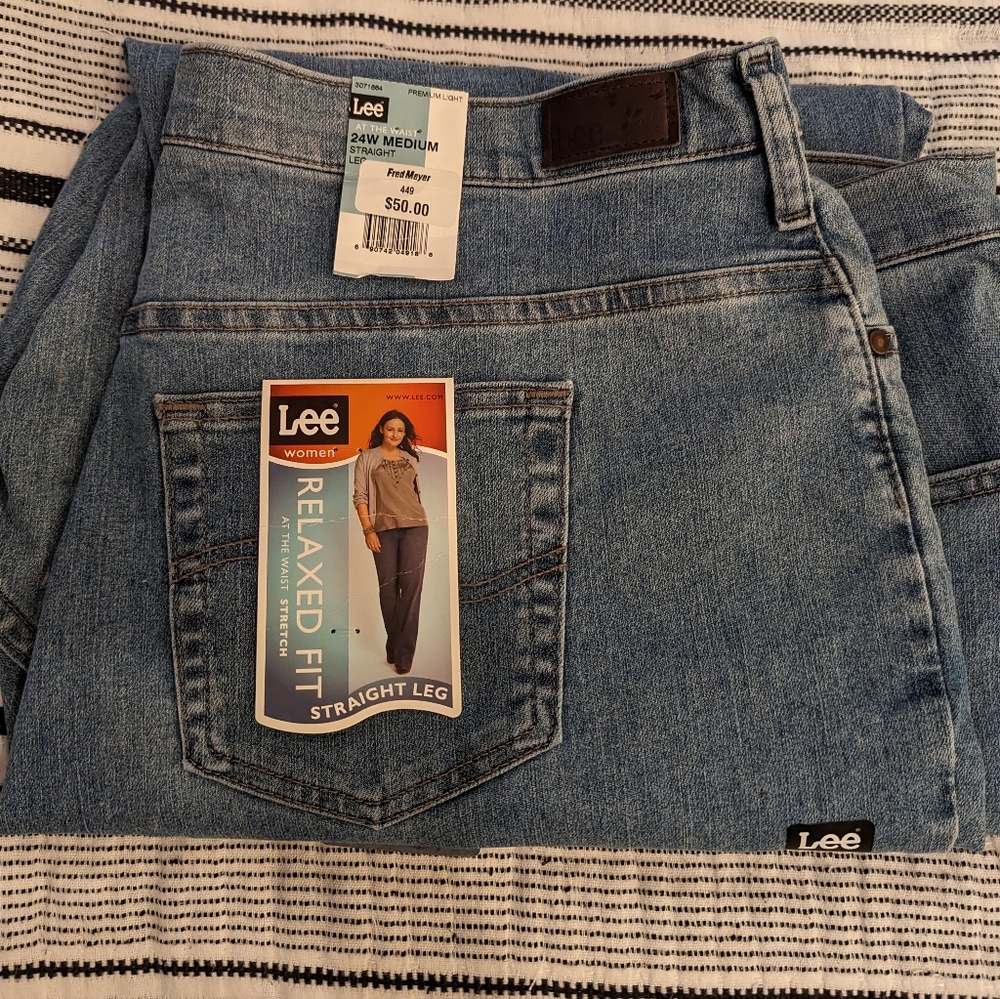 Lee Women’s Relaxed Fit Straight Leg Jeans